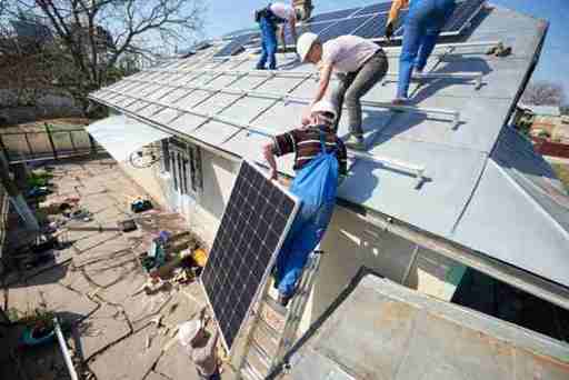 jpeg-optimizer_installing-solar-photovoltaic-panel